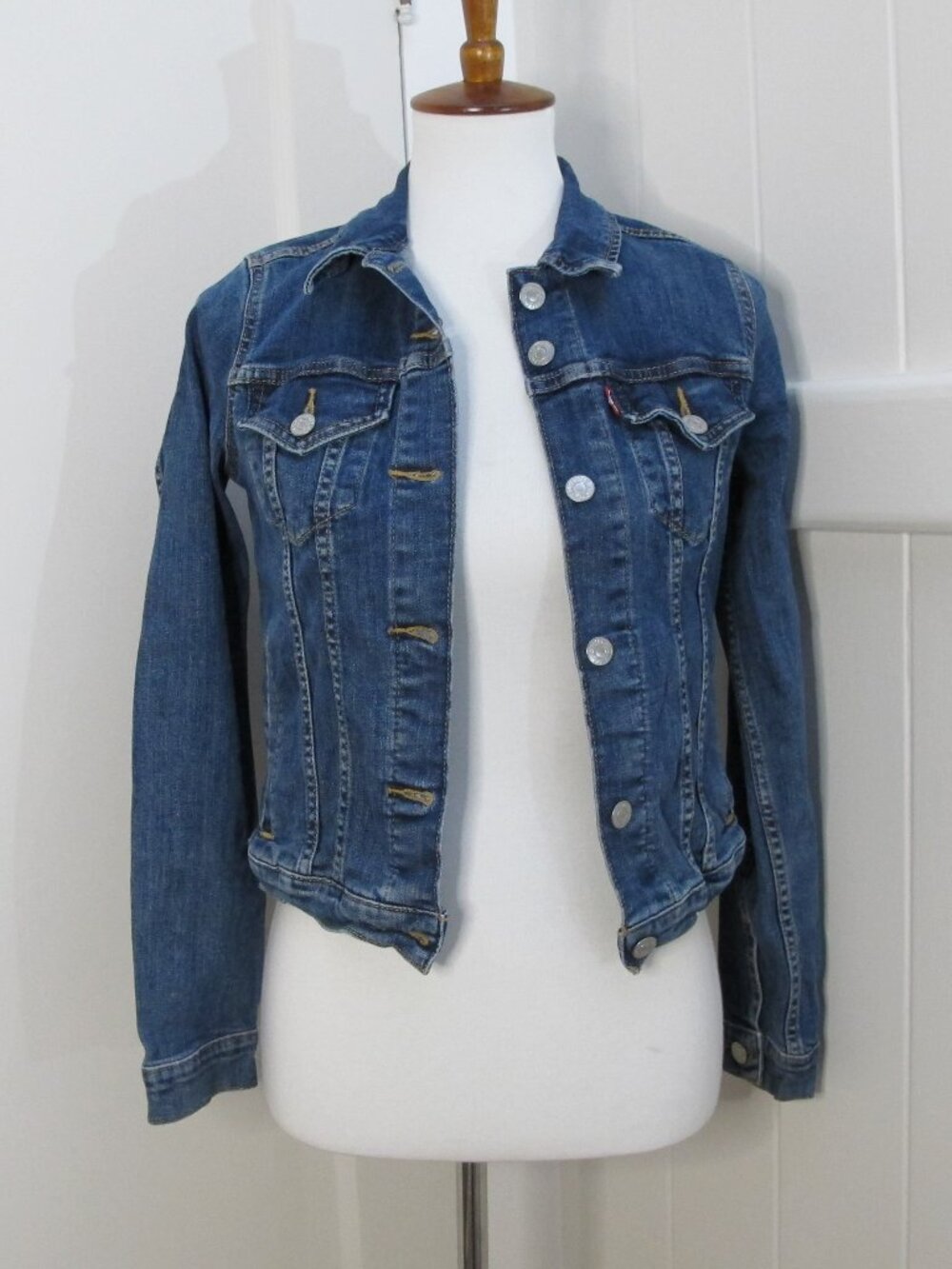 Levi's | Classic Trucker Jean Jacket Size Small